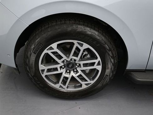 Used 2025 Ford Expedition Active image 9