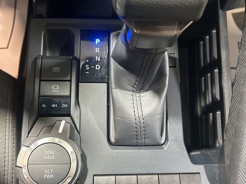 Used 2025 Toyota Tacoma SR5 image 27