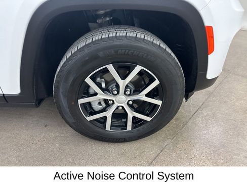 Used 2025 Jeep Grand Cherokee Limited image 15