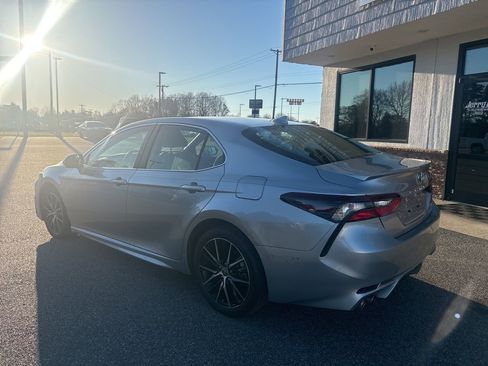 Used 2024 Toyota Camry SE image 6