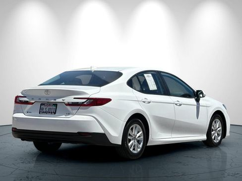 Used 2025 Toyota Camry LE w/ Convenience Package FWD image 4