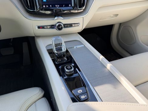 Certified 2023 Volvo XC60 T8 Ultimate w/ Climate Package image 16