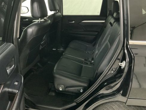 Used 2017 Toyota Highlander XLE image 20