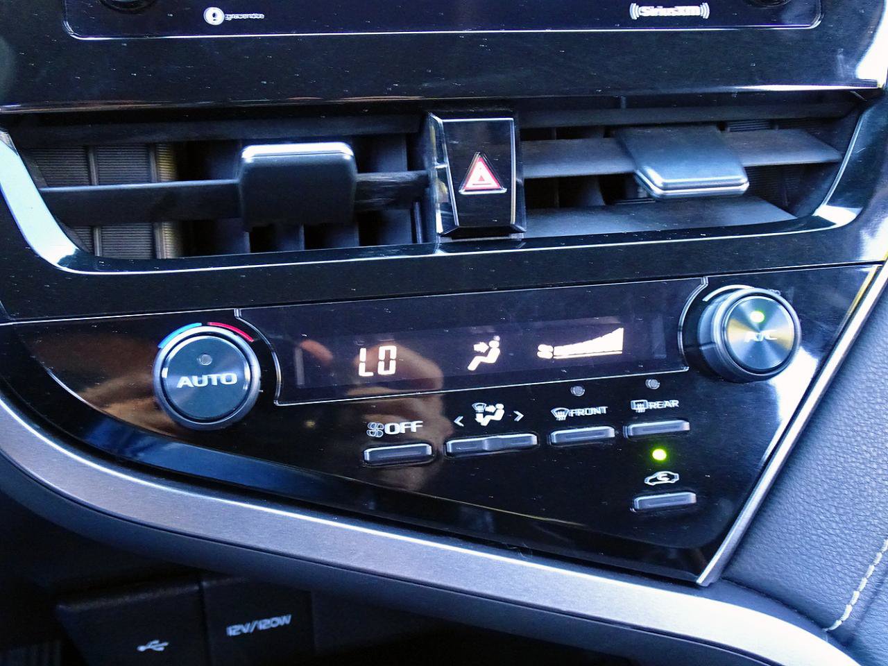 Used 2021 Toyota Camry SE FWD image 30