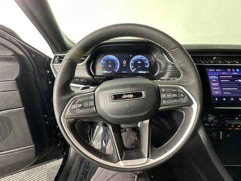 Certified 2025 Jeep Grand Cherokee Altitude AWD/4WD image 14