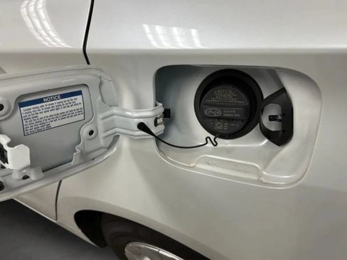 Used 2022 Toyota Prius LE FWD image 30