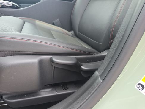 Used 2024 Chevrolet Trax RS w/ Sunroof Package FWD image 29