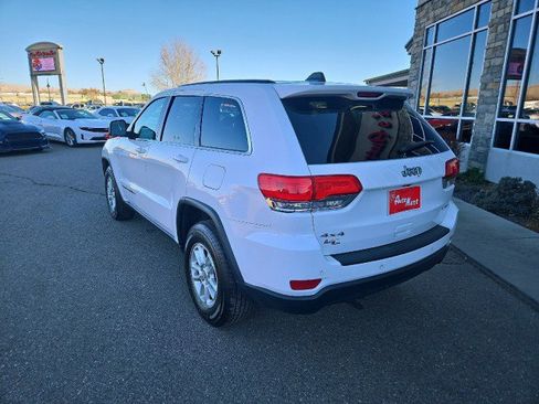 Used 2018 Jeep Grand Cherokee Laredo image 3