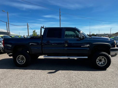 Used 2005 Chevrolet Silverado 2500 LT w/ Heavy-Duty Power Package AWD/4WD image 2