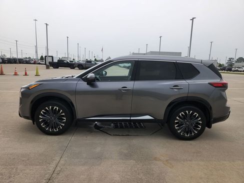 Certified 2024 Nissan Rogue Platinum FWD image 8