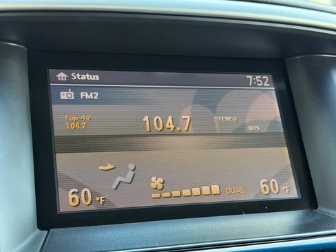 Used 2015 Nissan Pathfinder SV AWD/4WD image 18