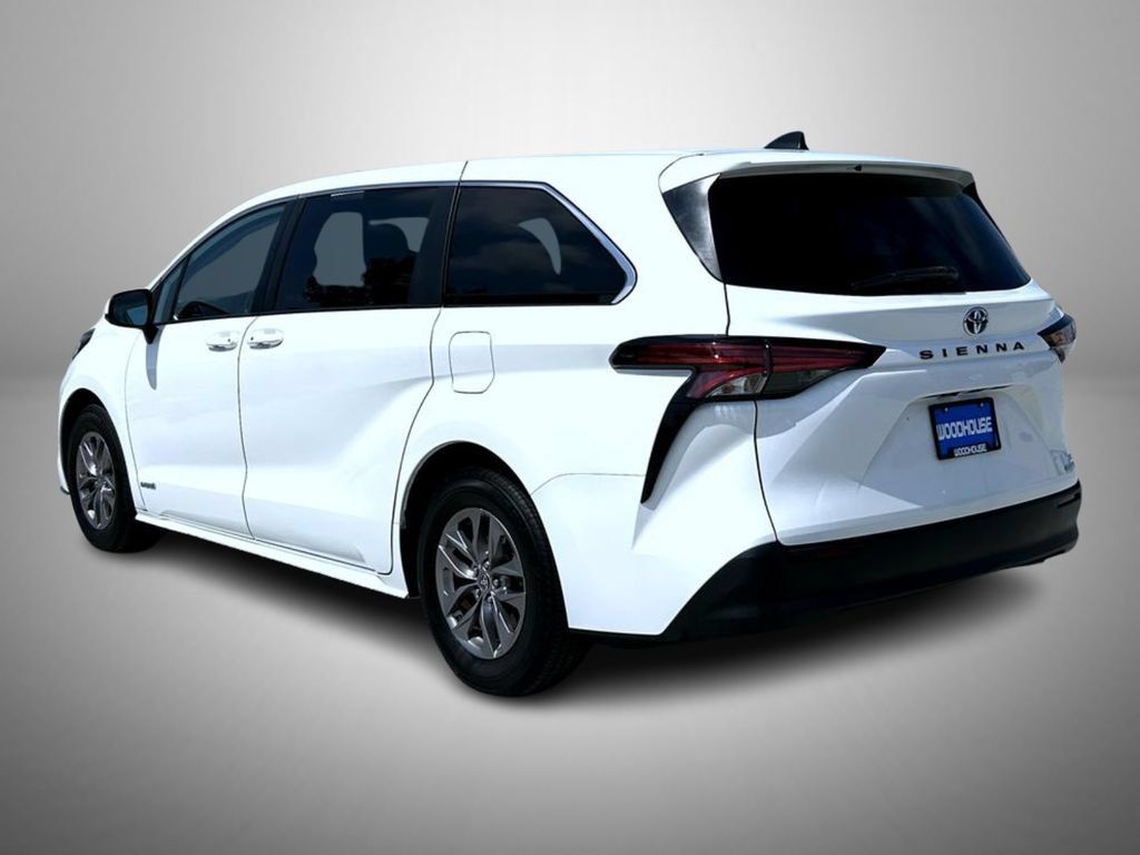 Used 2021 Toyota Sienna LE FWD image 7
