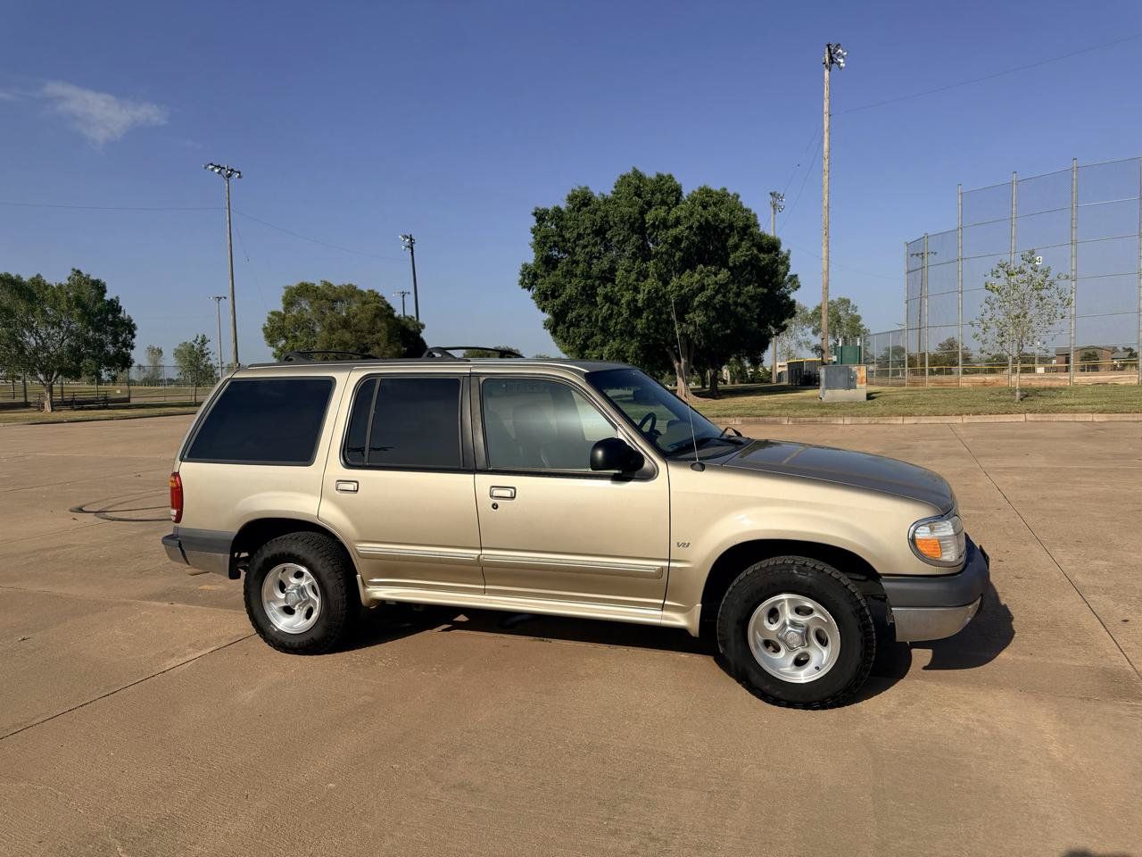 Used 1999 Ford Explorer XLT RWD image 26