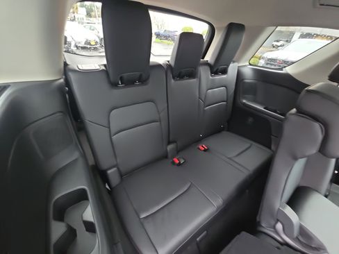 New 2025 Nissan Pathfinder Platinum image 26