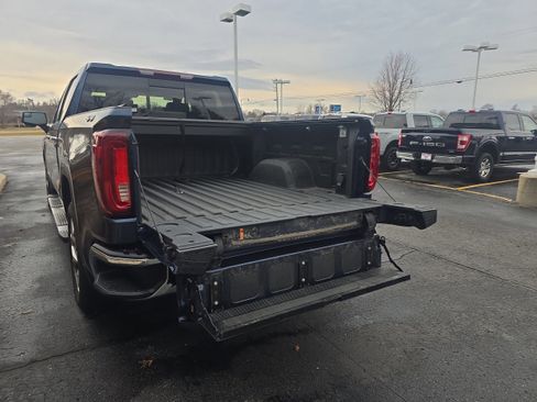 Used 2022 GMC Sierra 1500 SLT w/ SLT Convenience Package image 9