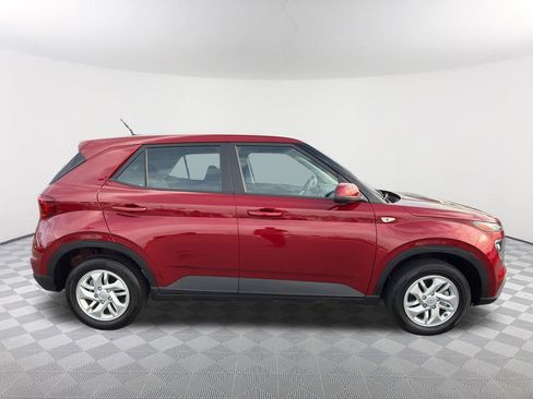 Used 2024 Hyundai Venue SE image 4