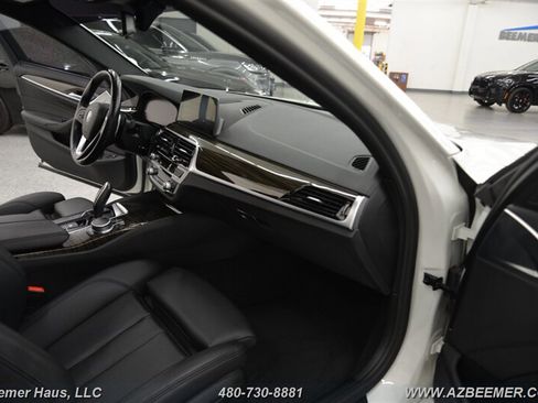 Used 2020 BMW 530e image 20