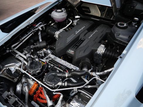 Used 2025 Lamborghini Revuelto image 23