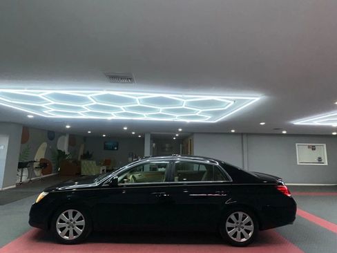 Used 2006 Toyota Avalon XLS image 3