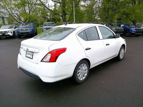 Used 2017 Nissan Versa S FWD image 5