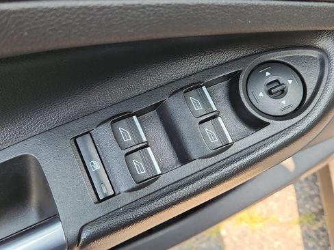 Used 2017 Ford C-MAX SE w/ Cold Weather Package FWD image 8