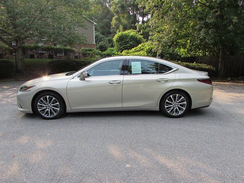 Used 2019 Lexus ES 350 w/ Accessory Package 2 FWD image 3