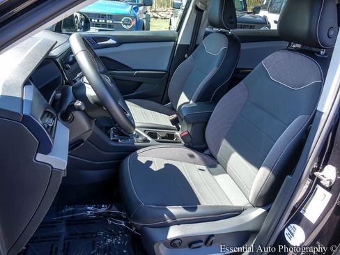 Used 2023 Volkswagen Taos SE image 8