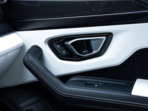 Used 2022 Lamborghini Urus image 40