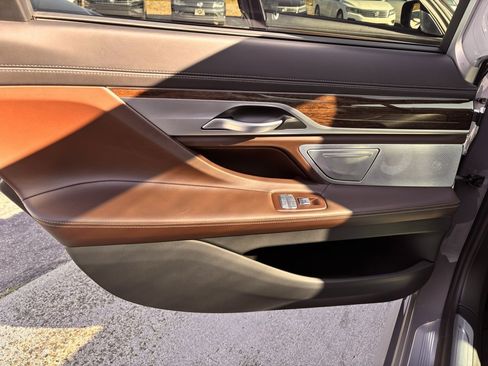 Used 2022 BMW 750i xDrive w/ Executive Package image 24