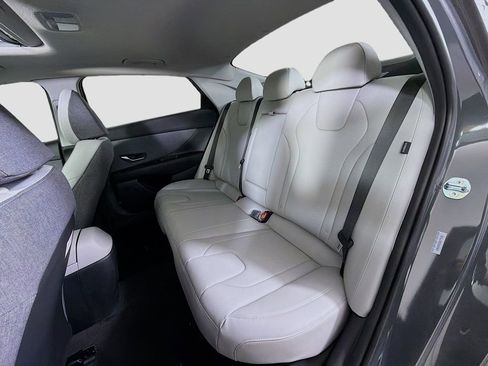 New 2025 Hyundai Elantra Limited image 25