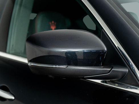 Used 2022 Maserati Levante Modena image 13