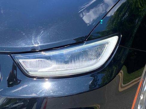 Used 2024 Chrysler Pacifica Touring-L FWD image 5
