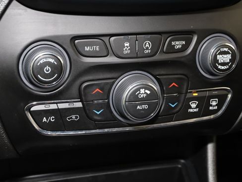 Used 2022 Jeep Cherokee Trailhawk w/ Comfort/Convenience Group image 28