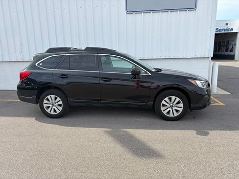 Used 2019 Subaru Outback 2.5i Premium AWD/4WD image 4