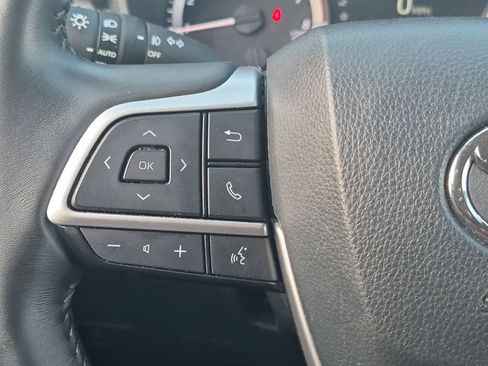 Used 2024 Toyota Highlander LE AWD/4WD image 26