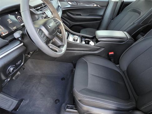 Used 2023 Jeep Grand Cherokee Laredo w/ Luxury Tech Group I image 7