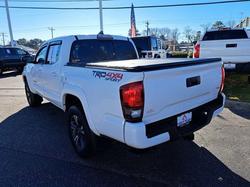 Used 2019 Toyota Tacoma TRD Sport image 11