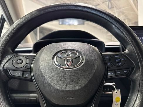 Used 2022 Toyota Corolla LE FWD image 17