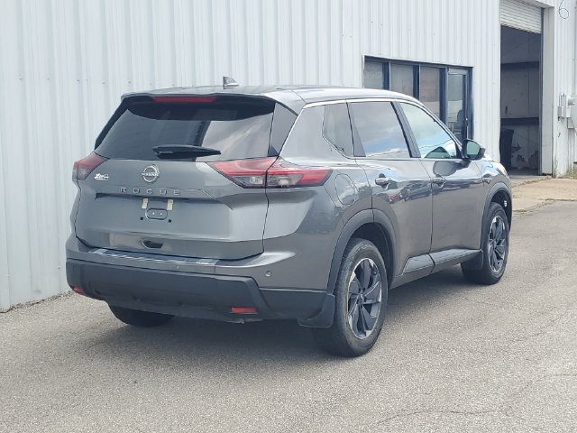 Certified 2026 Nissan Rogue SV FWD image 3