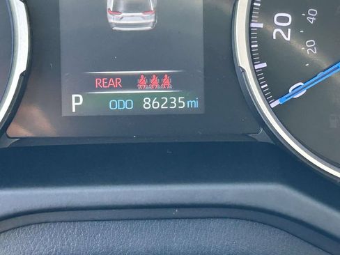 Used 2021 Toyota RAV4 XLE AWD/4WD image 30