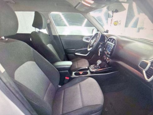 Used 2020 Kia Soul LX FWD image 5