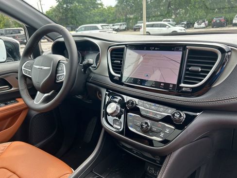 New 2025 Chrysler Pacifica Pinnacle w/ Trailer Tow Group image 25