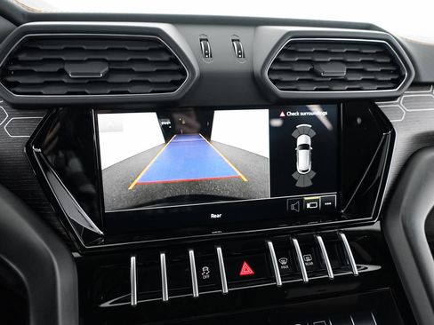 Used 2022 Lamborghini Urus AWD/4WD image 34