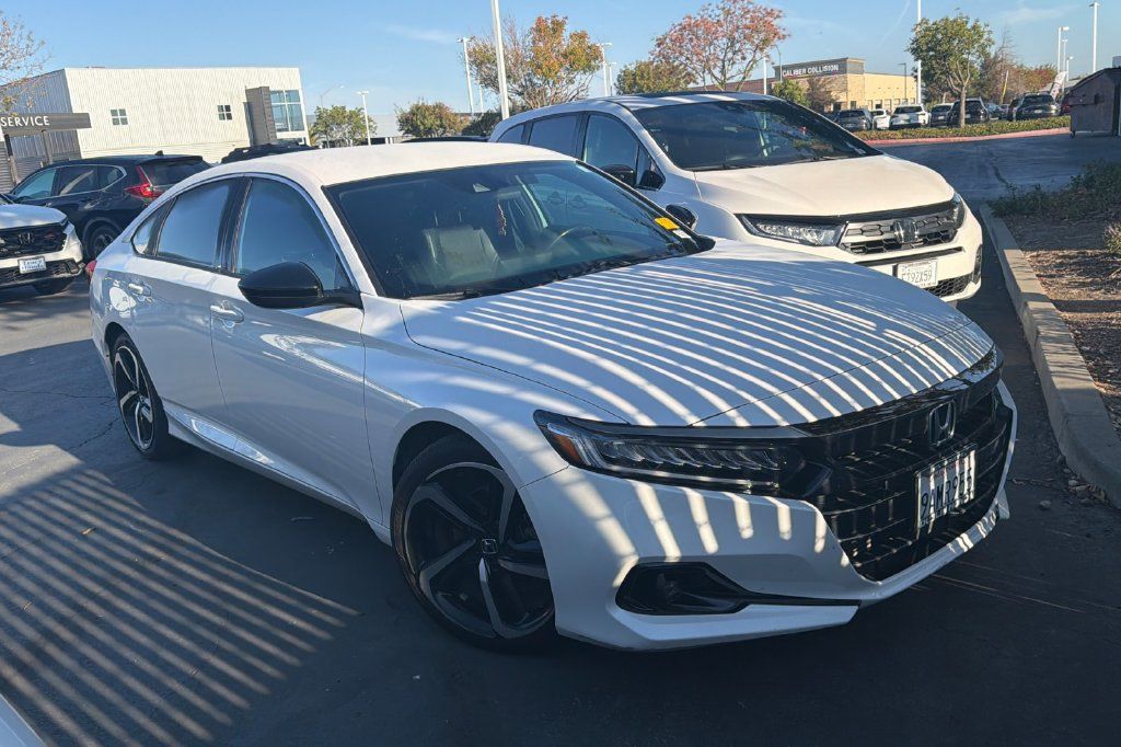 Used 2022 Honda Accord Sport image 2