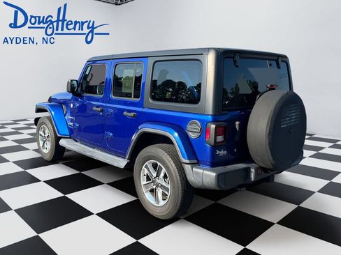 Used 2018 Jeep Wrangler Unlimited Sahara AWD/4WD image 3