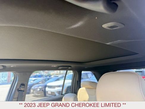 Certified 2023 Jeep Grand Cherokee Limited AWD/4WD image 12