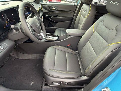 New 2026 Chevrolet Trax ACTIV w/ Sunroof Package FWD image 17