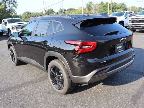 New 2026 Chevrolet Trax ACTIV w/ Sunroof Package FWD image 3