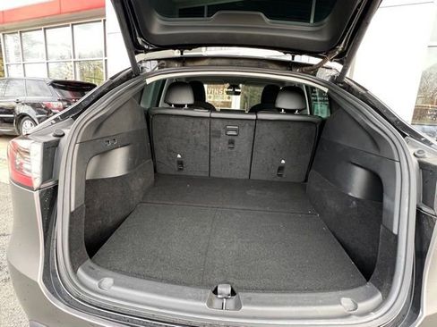 Used 2022 Tesla Model Y Long Range image 27