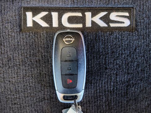 Certified 2025 Nissan Kicks Play S image 29